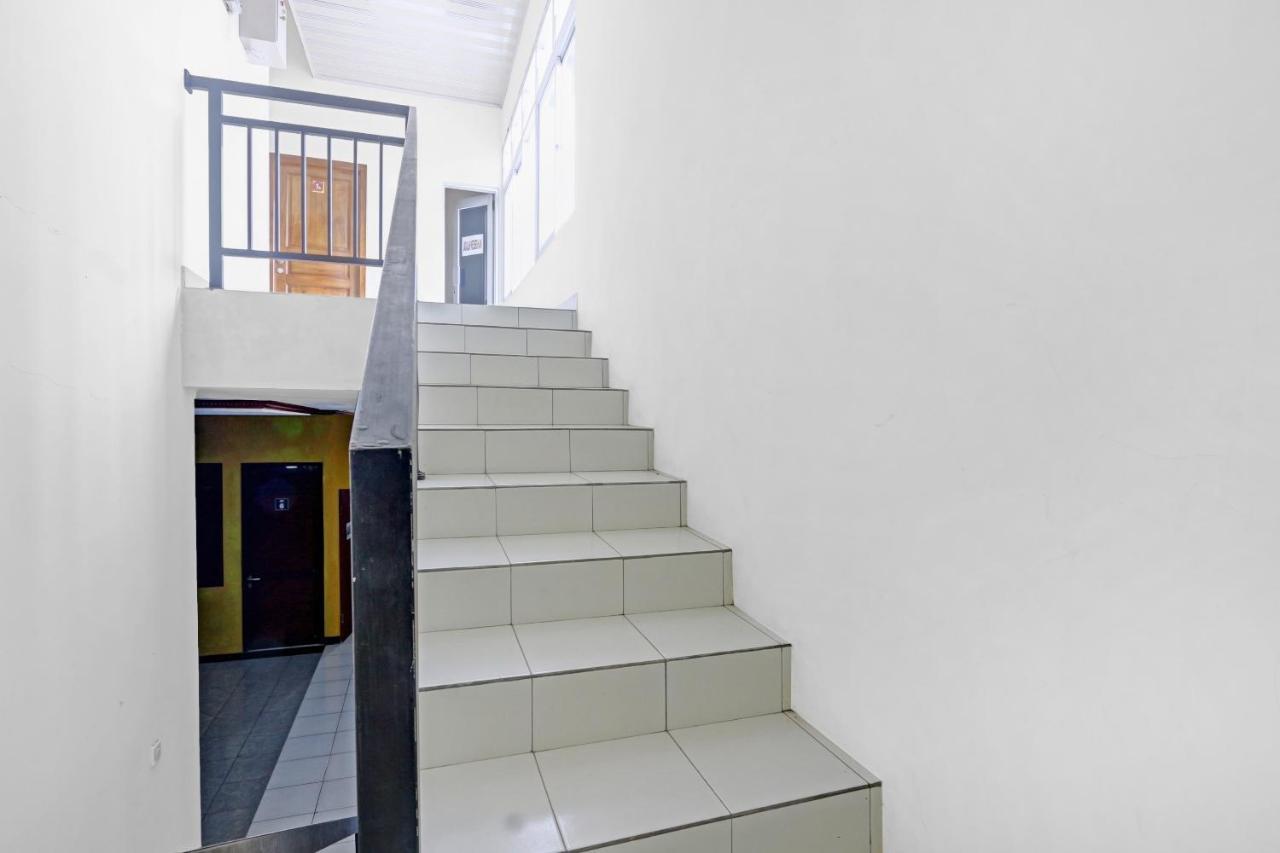 Oyo 90796 Hotel Mulya Indah Tambakmulya Экстерьер фото