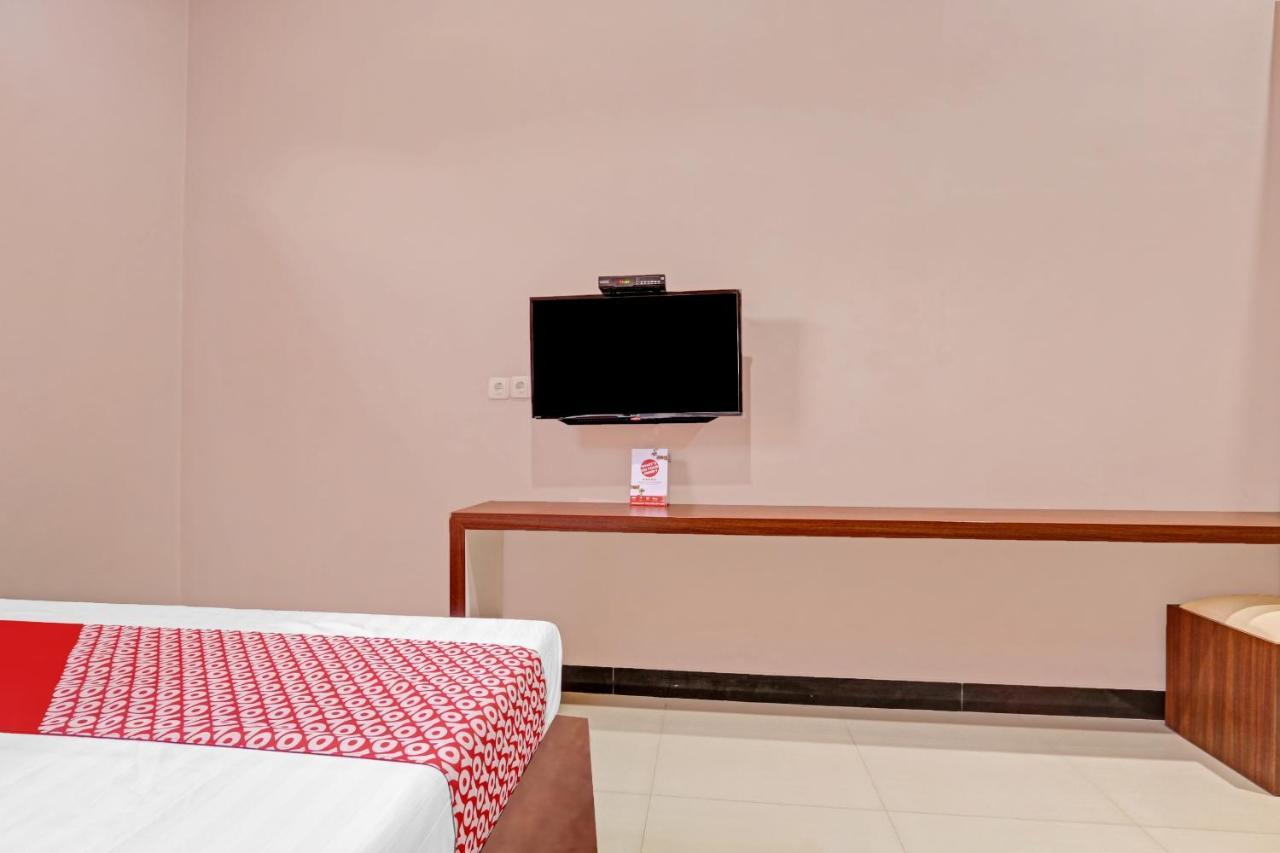 Oyo 90796 Hotel Mulya Indah Tambakmulya Экстерьер фото