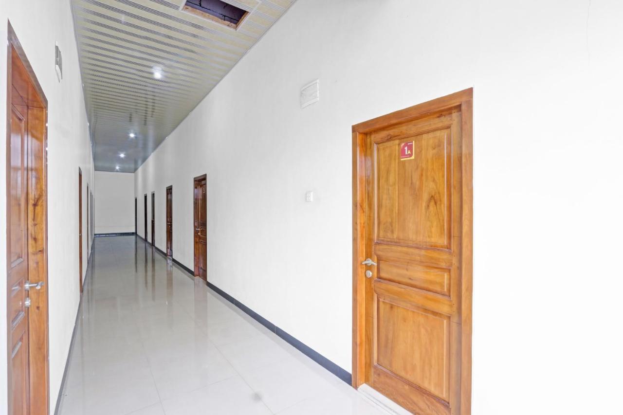 Oyo 90796 Hotel Mulya Indah Tambakmulya Экстерьер фото