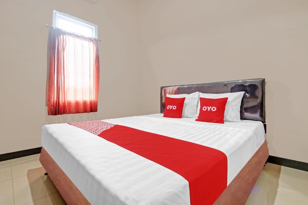 Oyo 90796 Hotel Mulya Indah Tambakmulya Экстерьер фото