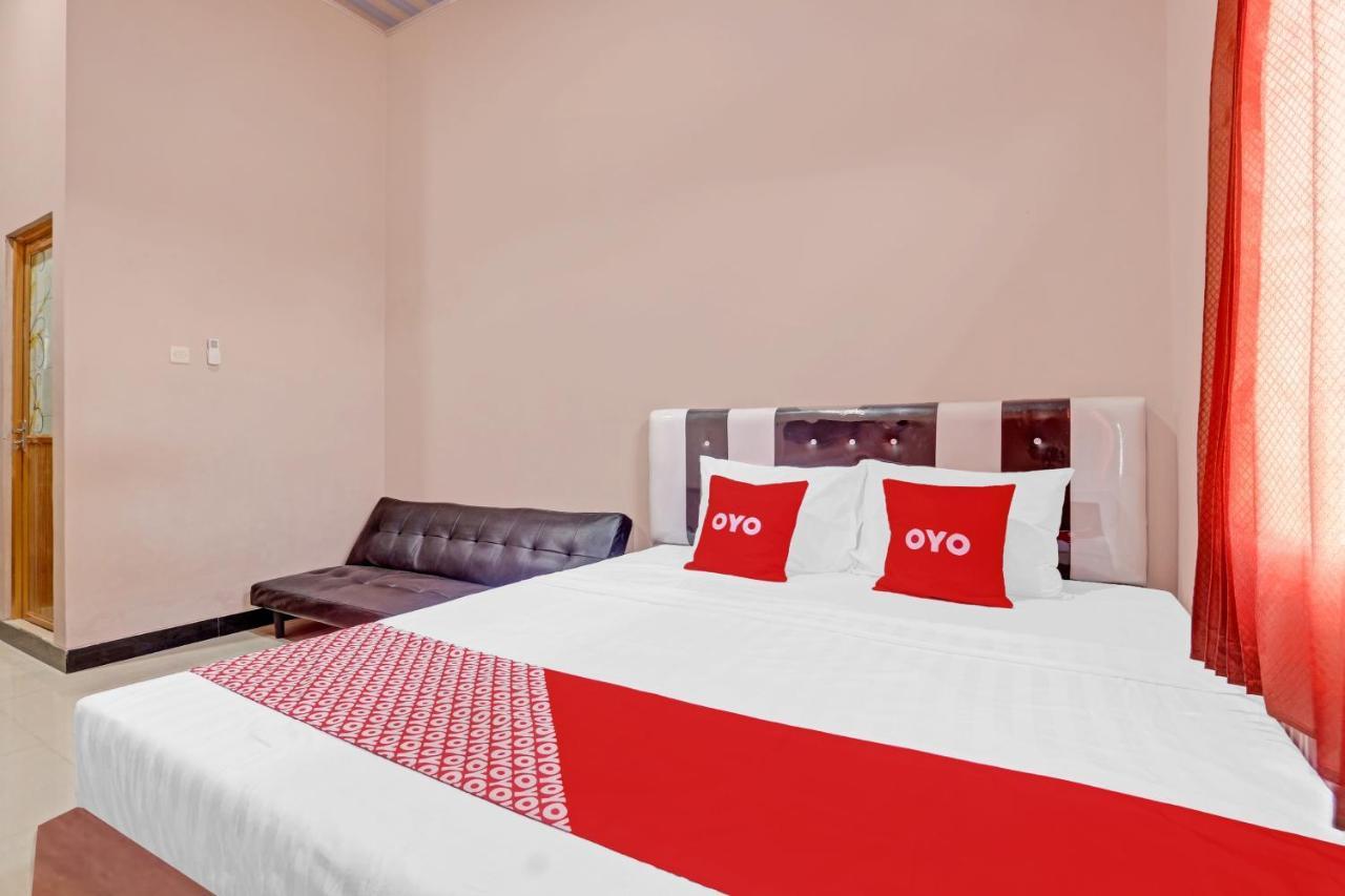 Oyo 90796 Hotel Mulya Indah Tambakmulya Экстерьер фото
