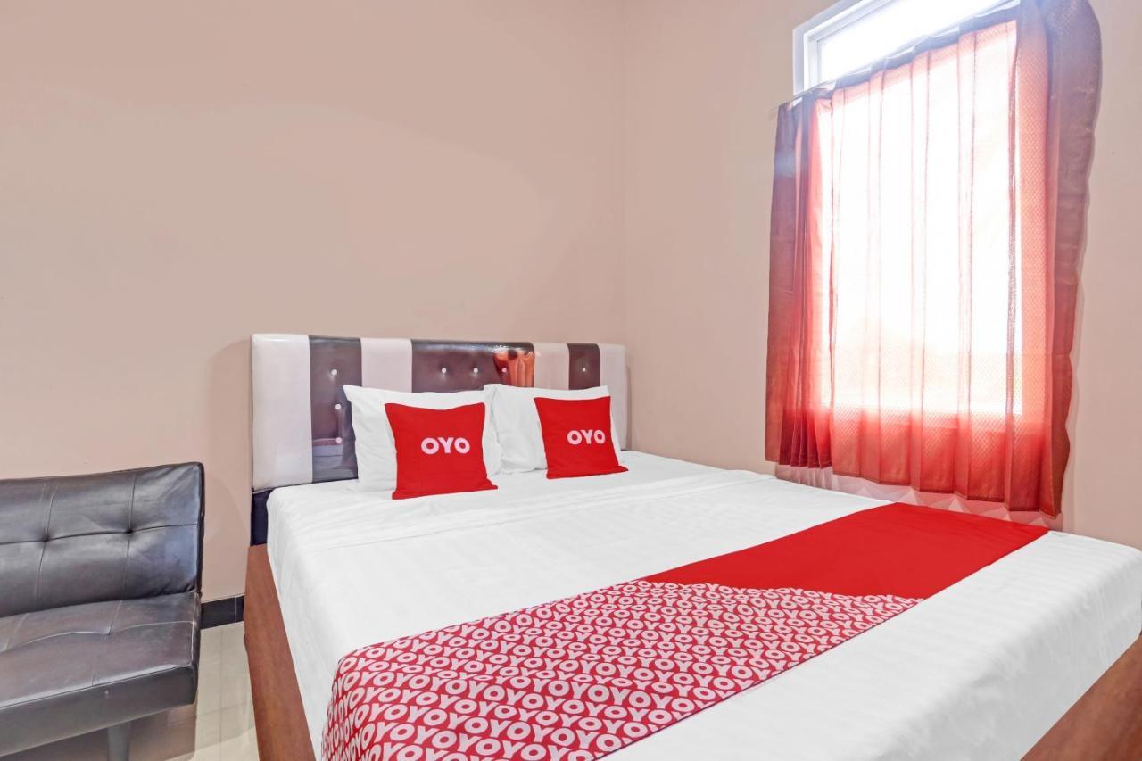 Oyo 90796 Hotel Mulya Indah Tambakmulya Экстерьер фото