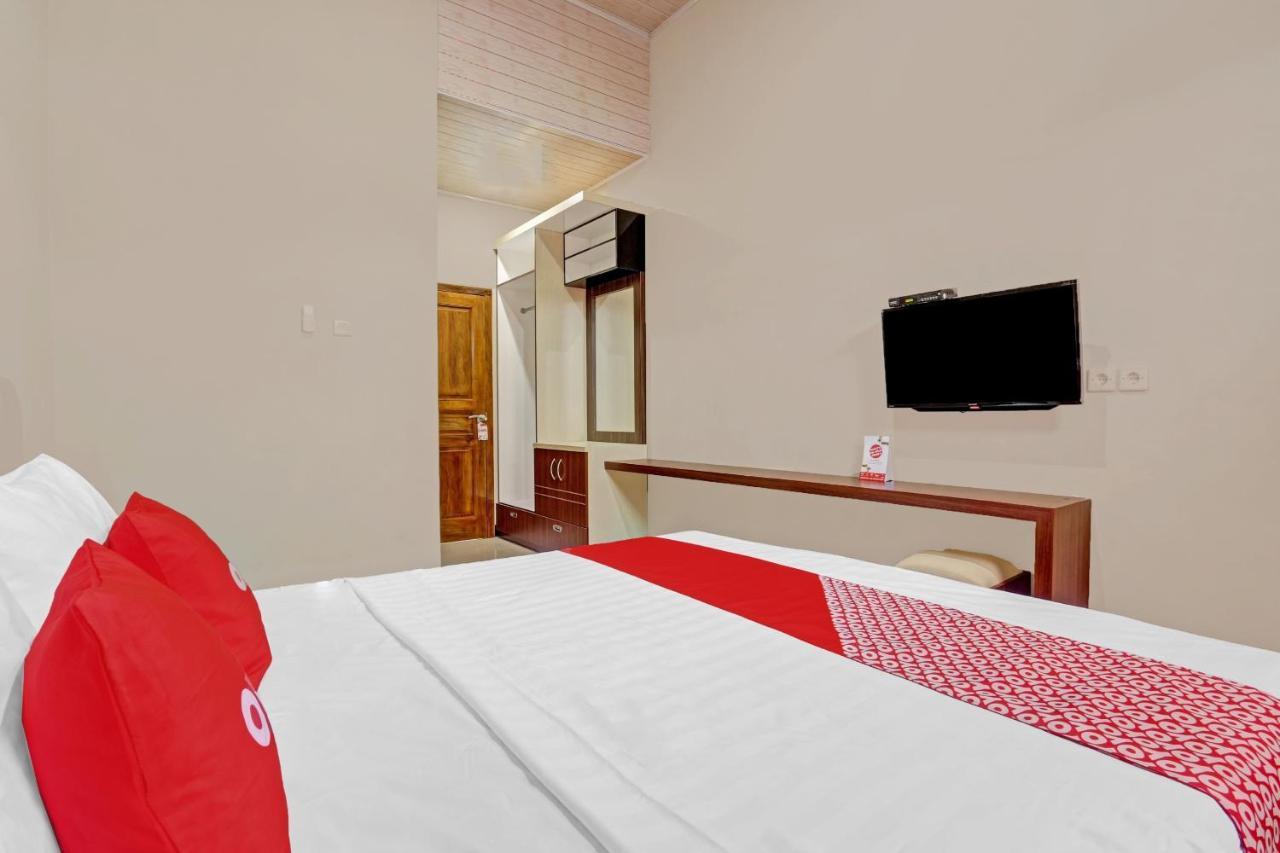 Oyo 90796 Hotel Mulya Indah Tambakmulya Экстерьер фото
